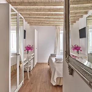2* Pensión La Maison Kalogera